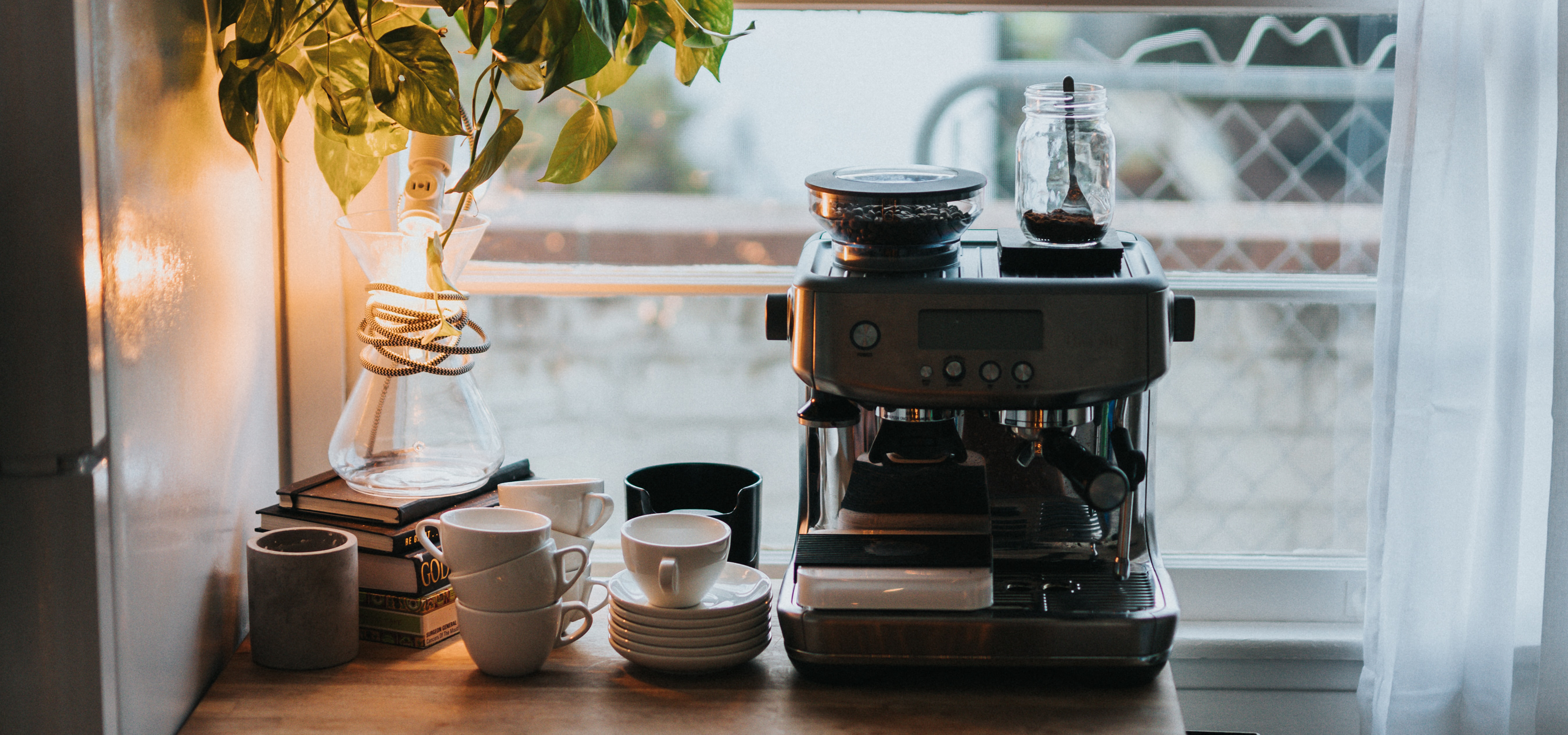 Bean to cup coffee machine in cafe setting
