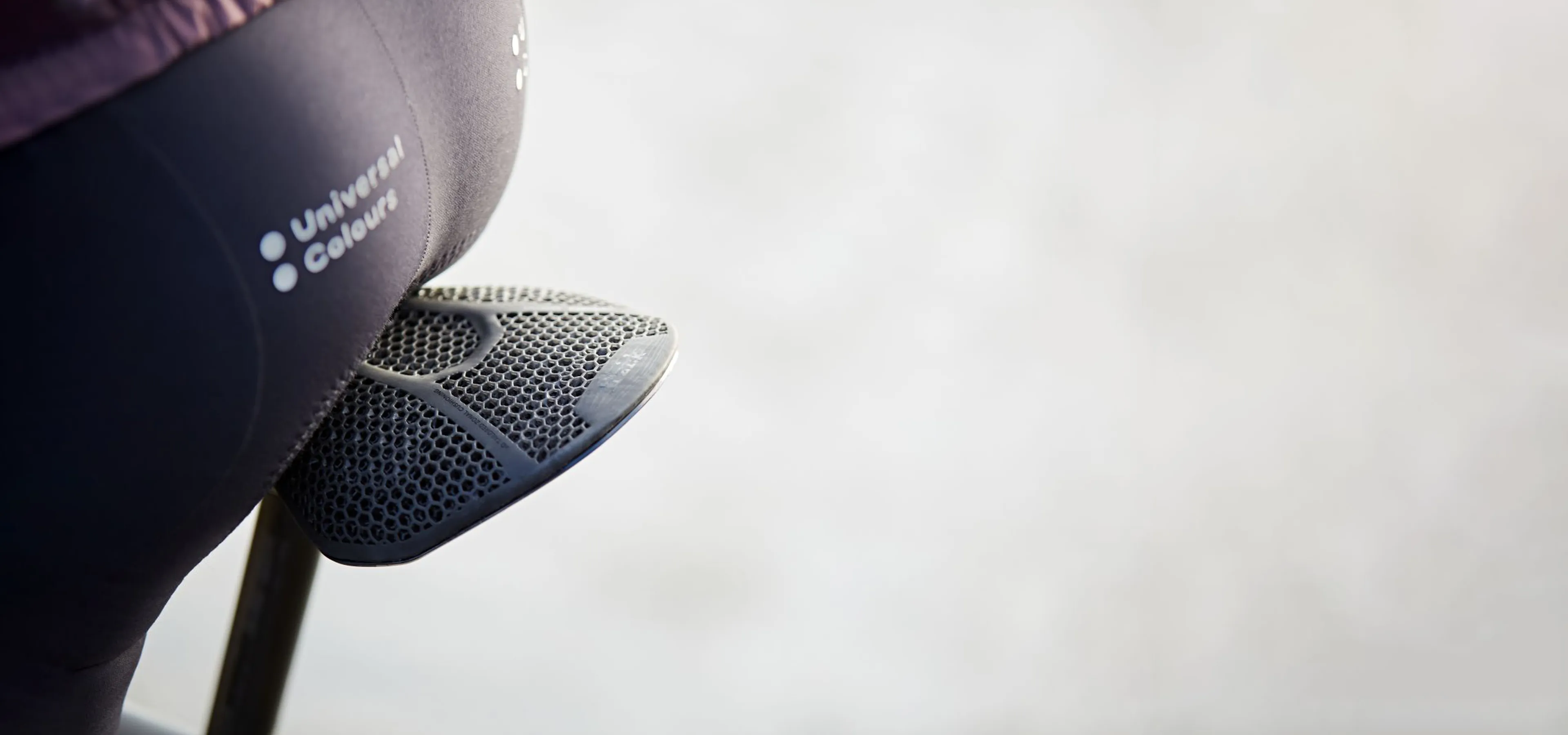Fizik 'Adaptive' 3D printed saddle with rider