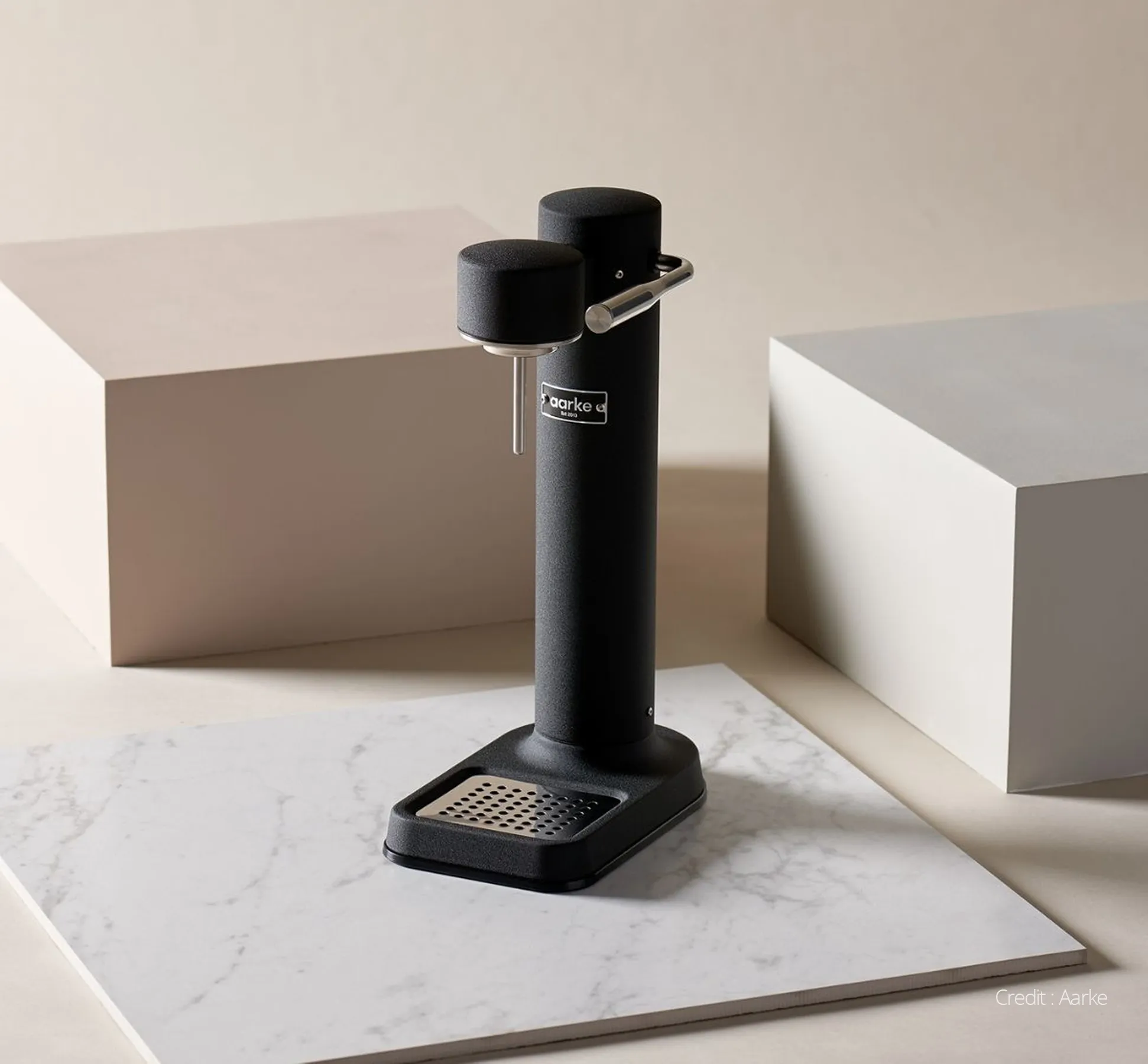 Aarke home carbonator in black